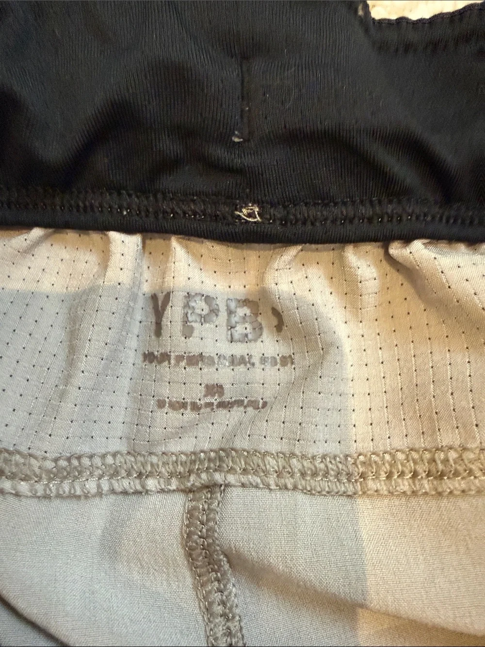 Abercrombie & Fitch Light Gray Men's Athletic Shorts with Black Drawstring (M)